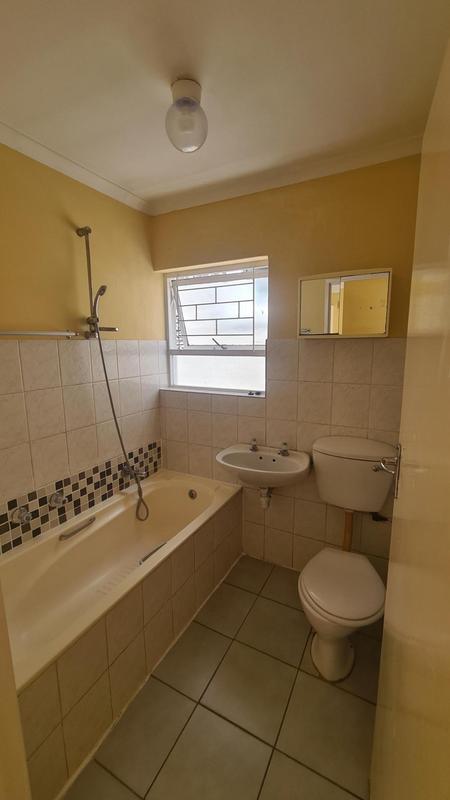 2 Bedroom Property for Sale in Oakglen Western Cape